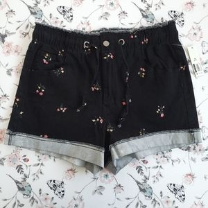 NWT NOBO Black Floral Elastic Waist Shorts With Pockets,  Rolled Hem